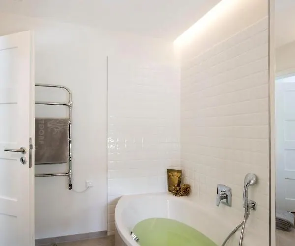 Reetdorf Geltinger Birk Malerhaus Eichenwald * Nieby (Nieby, Schleswig-Flensburg)